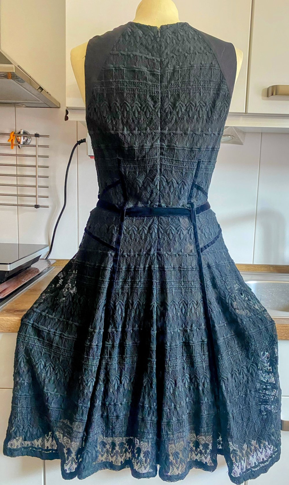 NEU Damen Abendkleid aus Spitze Gr.38 Schwarz von Malvin 