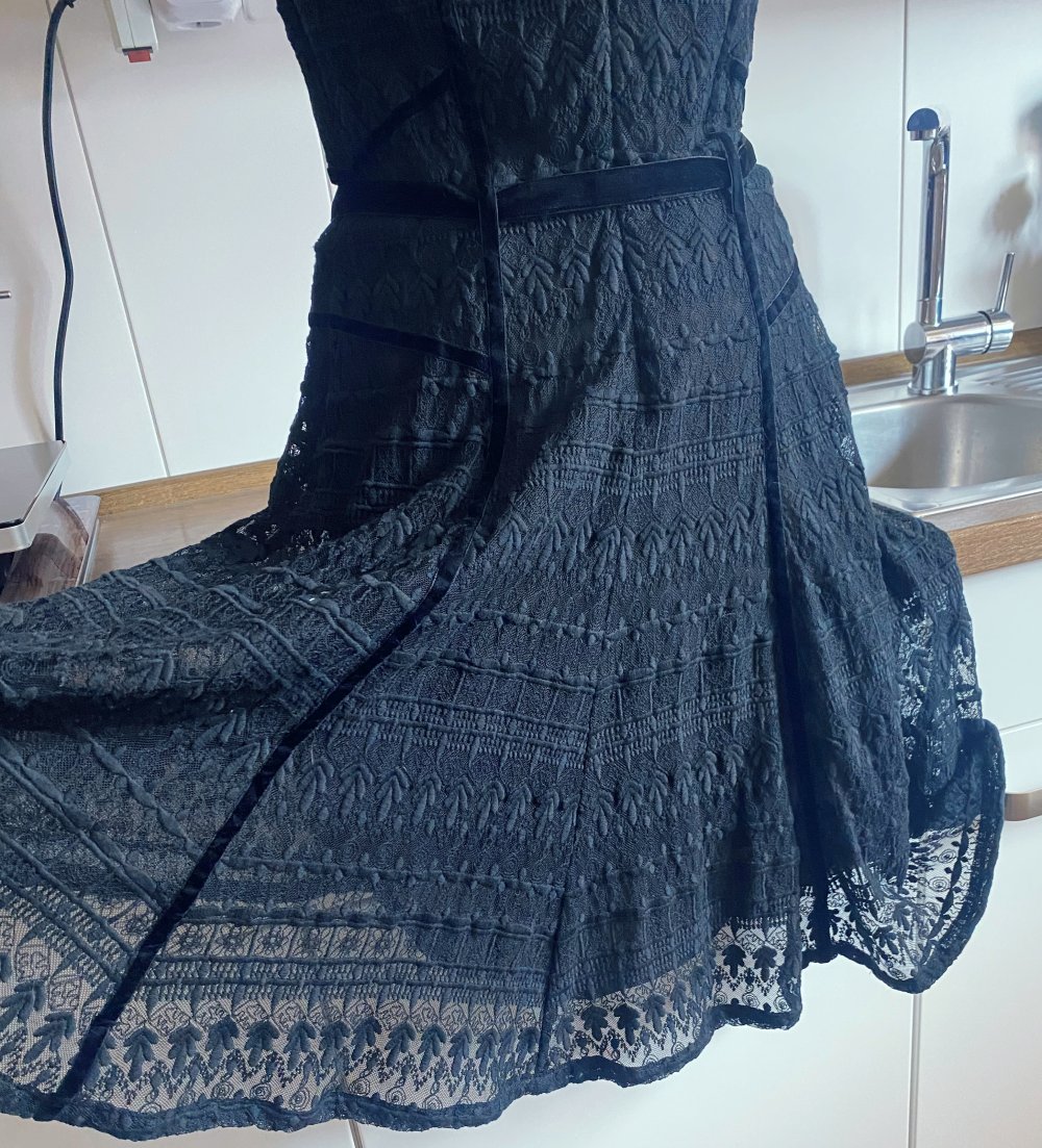 NEU Damen Abendkleid aus Spitze Gr.38 Schwarz von Malvin 