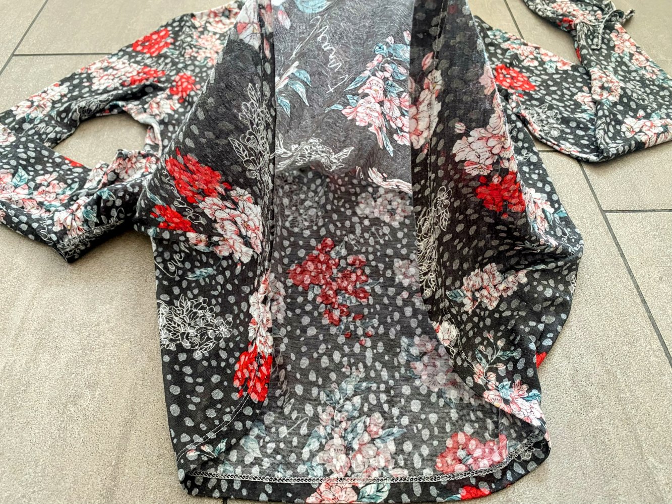 Romantisches Damen-Shirt mit Print von Lisa Tossa – Größe S 