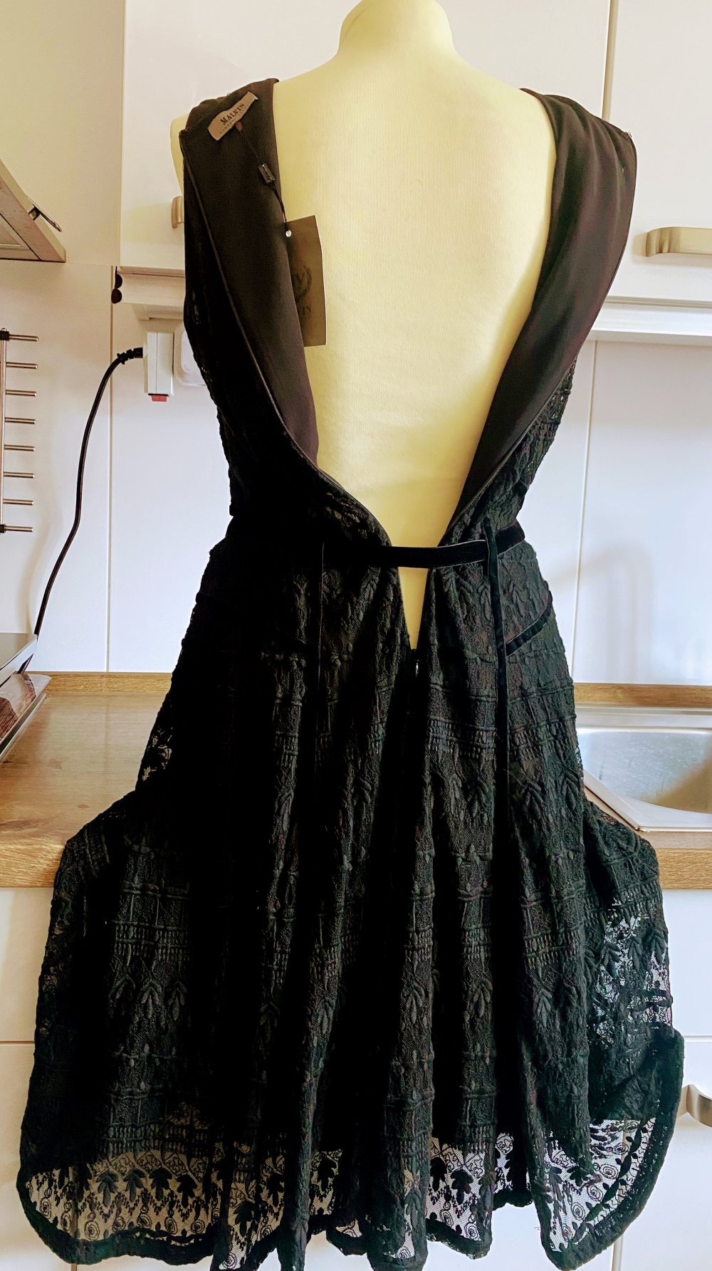 NEU Damen Abendkleid aus Spitze Gr.38 Schwarz von Malvin 