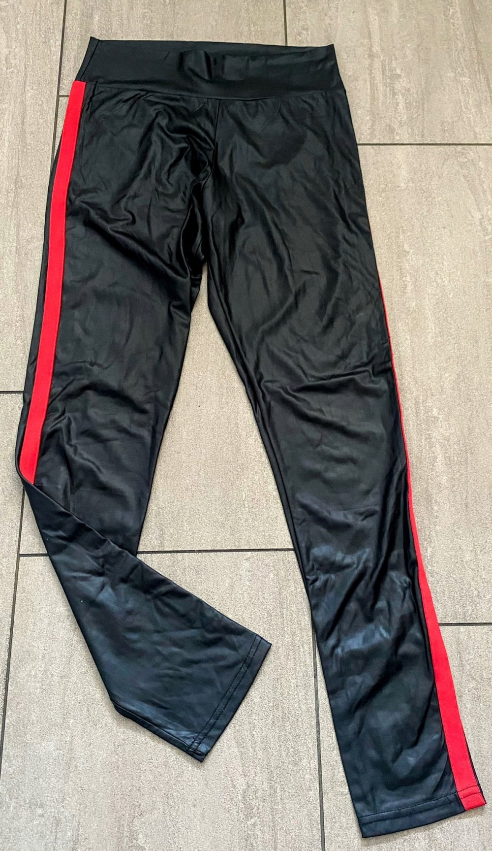 NEU Damen Hose Sport Jogginghose Gr.34 Schwarz mit roten Streifen 