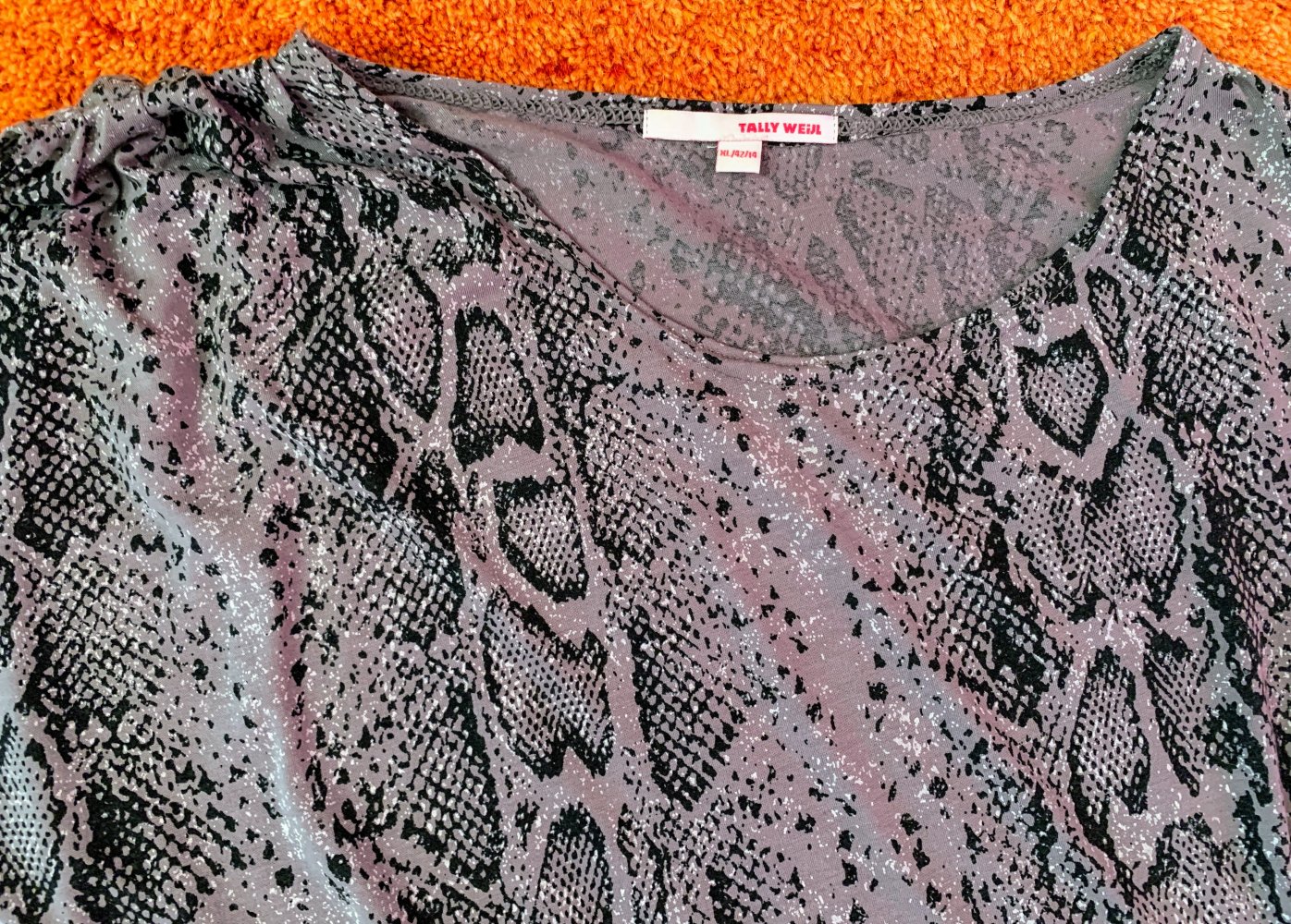 Damen Shirt Jersey in Schlangen Optik asymmetrisch G.42 Grau von Tally Weijl NW