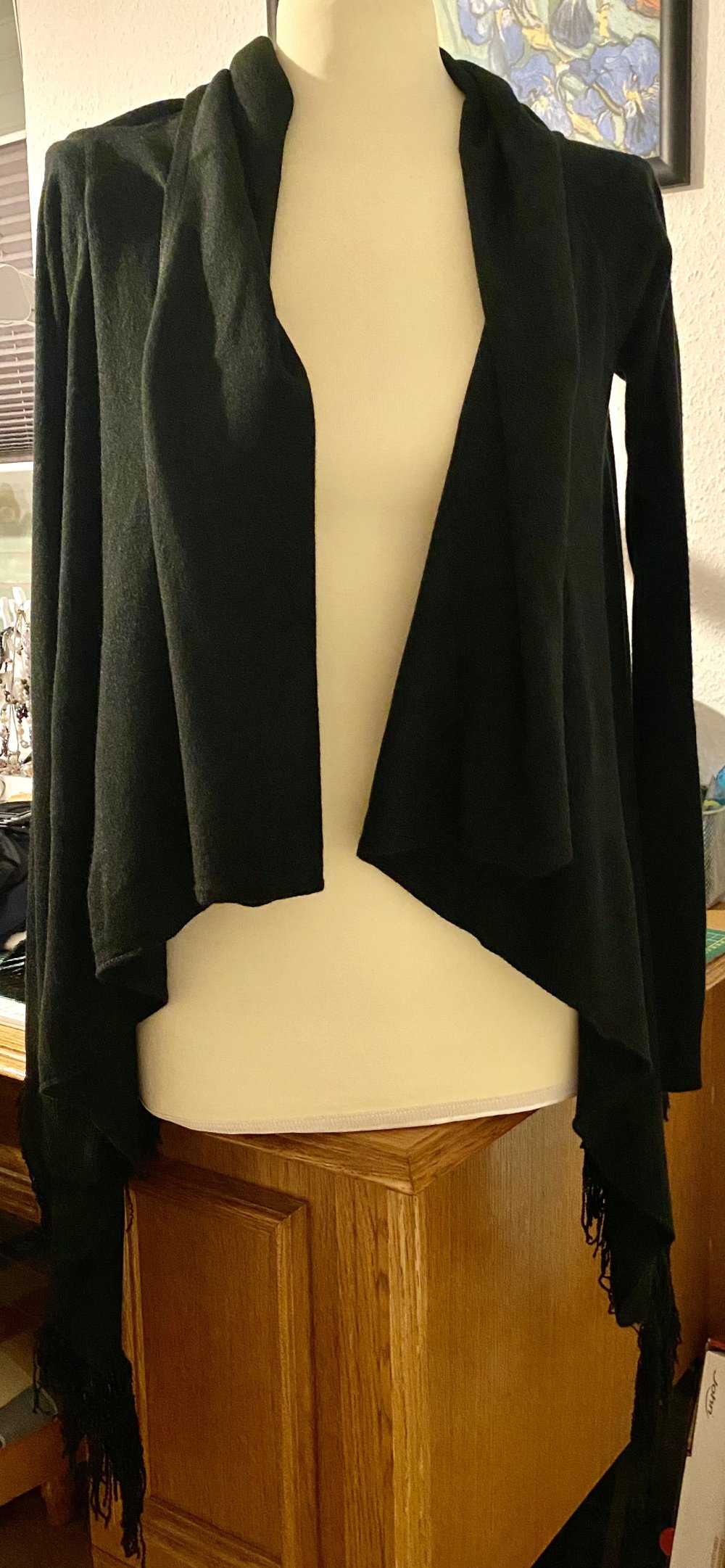 Damen Strickjacke mit Fransen Gr.M in Schwarz von Madonna NW