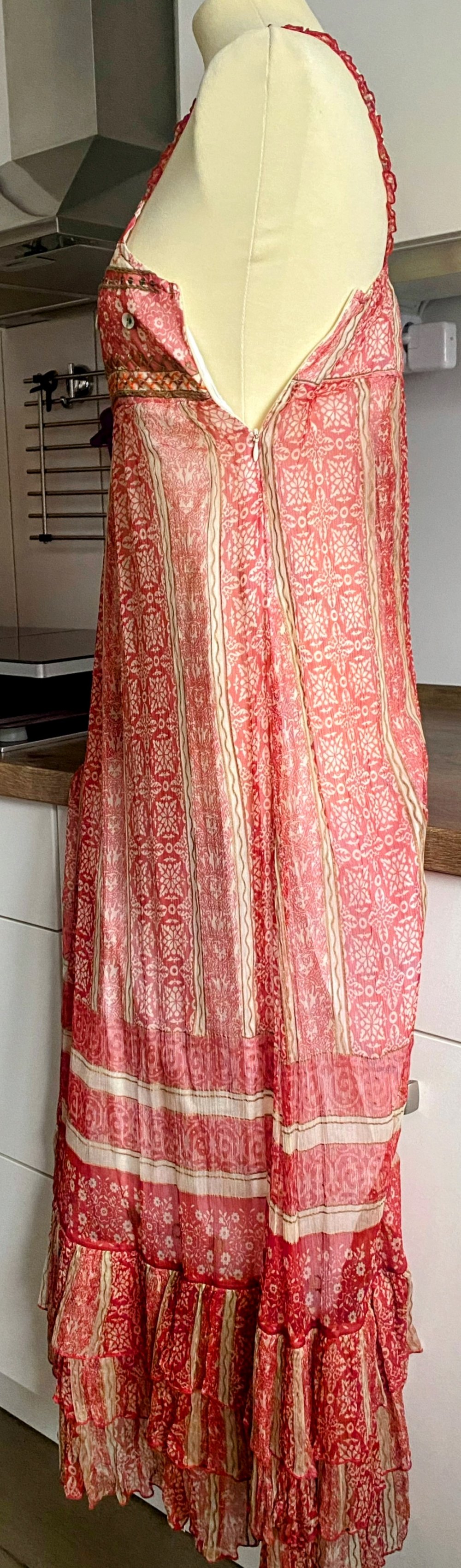 NEU Damen Kleid Sommer Maxi Stufen Gr.S in Rot Multi Floral von SurKana