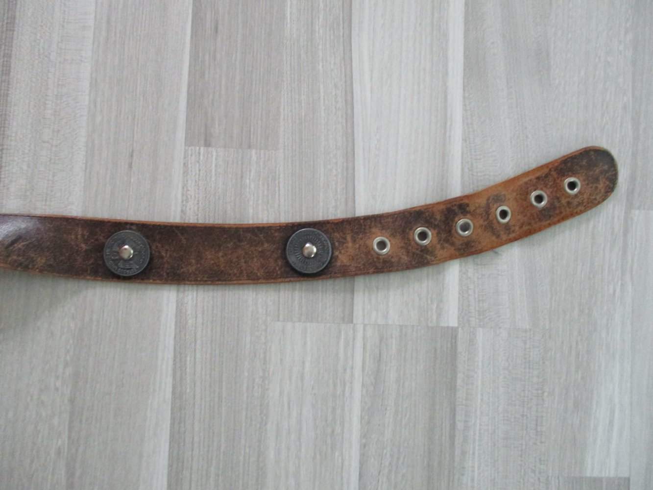 Mexikanischer Gürtel mit Münzen und Indianerschmuck verziert