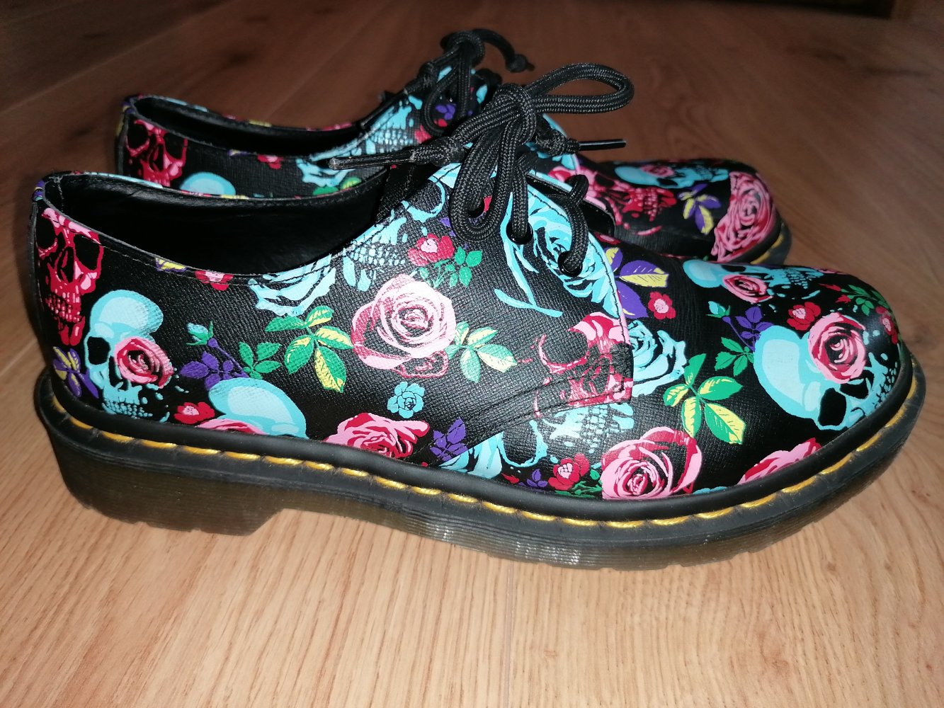 Dr. Martens Low Pascal Rose Skull Floral Damen Herren Halbschuhe Totenköpfe Blumen Gr. 41