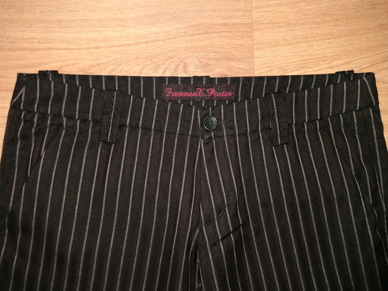 Freeman T. Porter Swing Damen Hüfthose Stoffhose Schlaghose W30 Braun mit Nadelstreifen