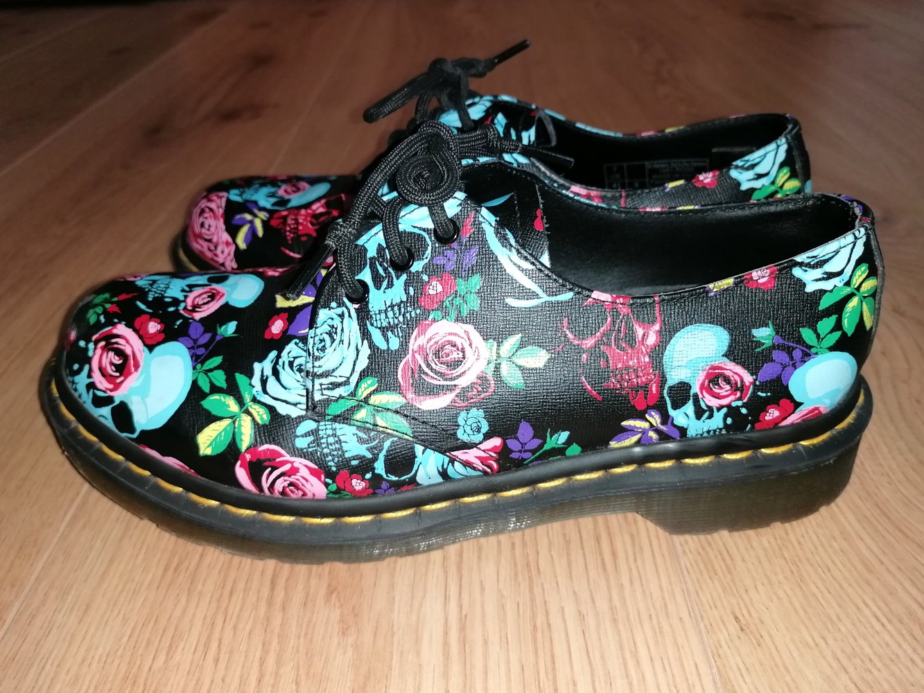 Dr. Martens Low Pascal Rose Skull Floral Damen Herren Halbschuhe Totenköpfe Blumen Gr. 41