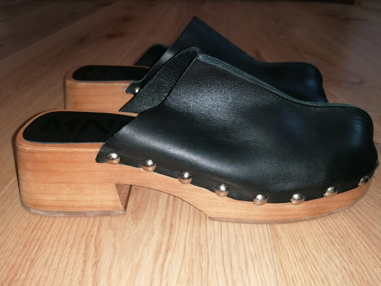 Mango MNG Damen Clogs Pantoletten Plateausohle Holzsohle Nieten Gr. 41