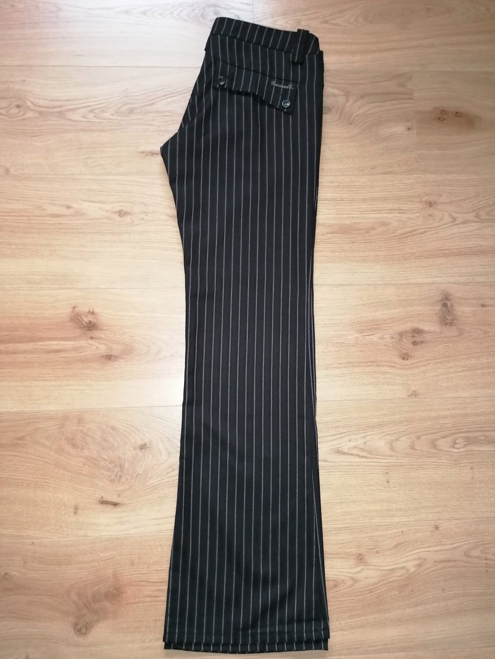 Freeman T. Porter Swing Damen Hüfthose Stoffhose Schlaghose W30 Braun mit Nadelstreifen