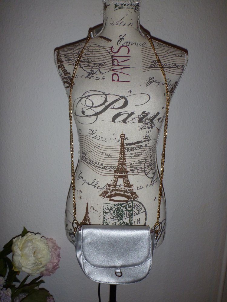 silberne Handtasche