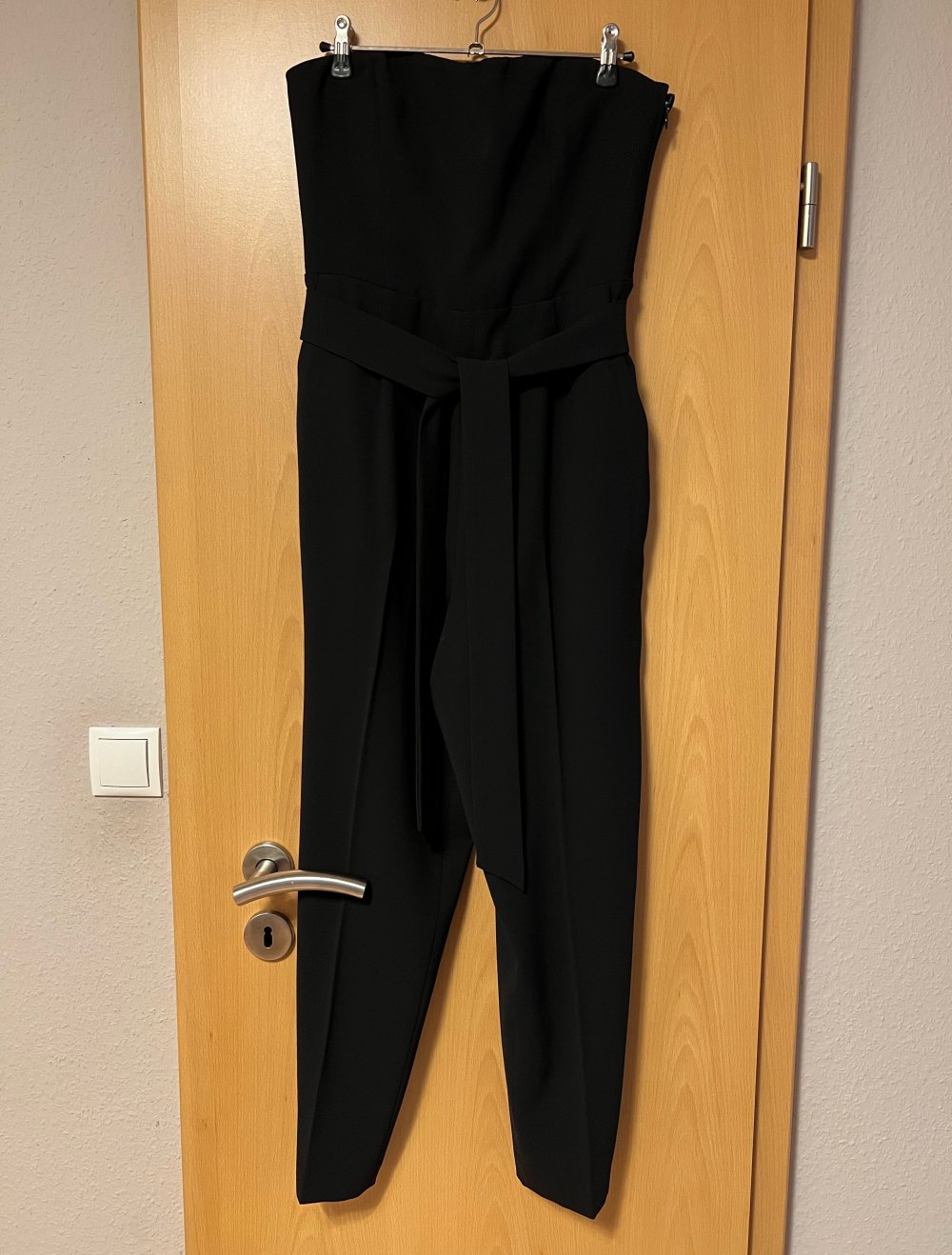 Trägerloser Jumpsuit schwarz