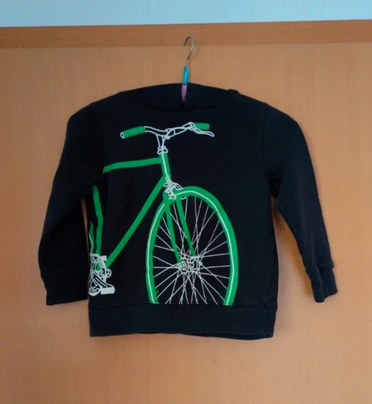 schwarzer Hoodie Gr.122