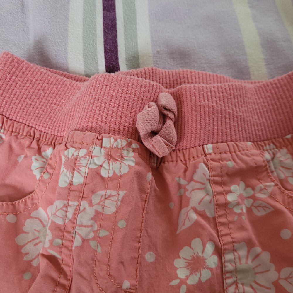 Bundhose mit Blumen 