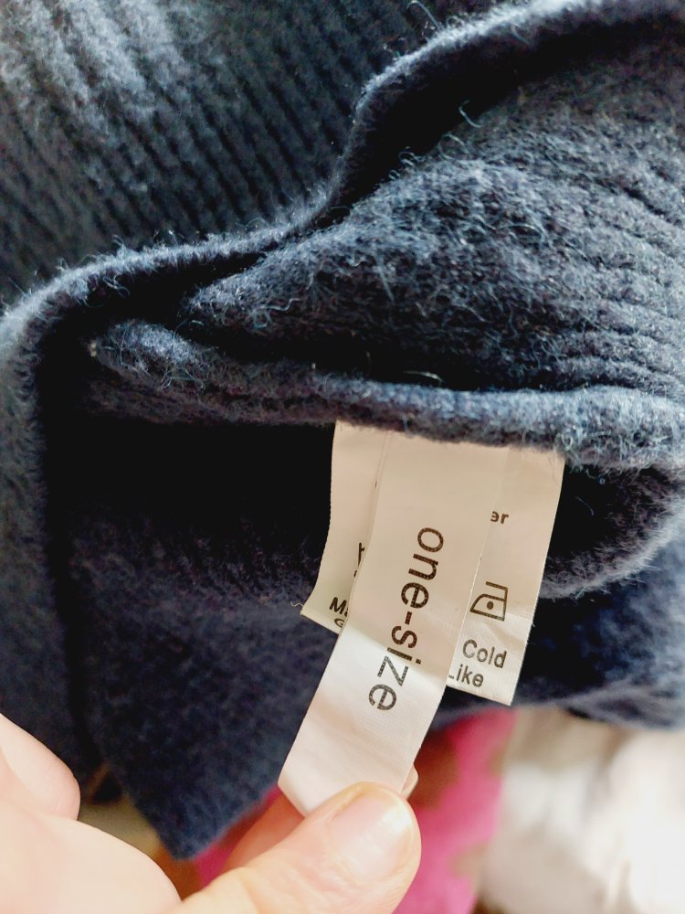 Blauer Strickpullover mit Turtleneck