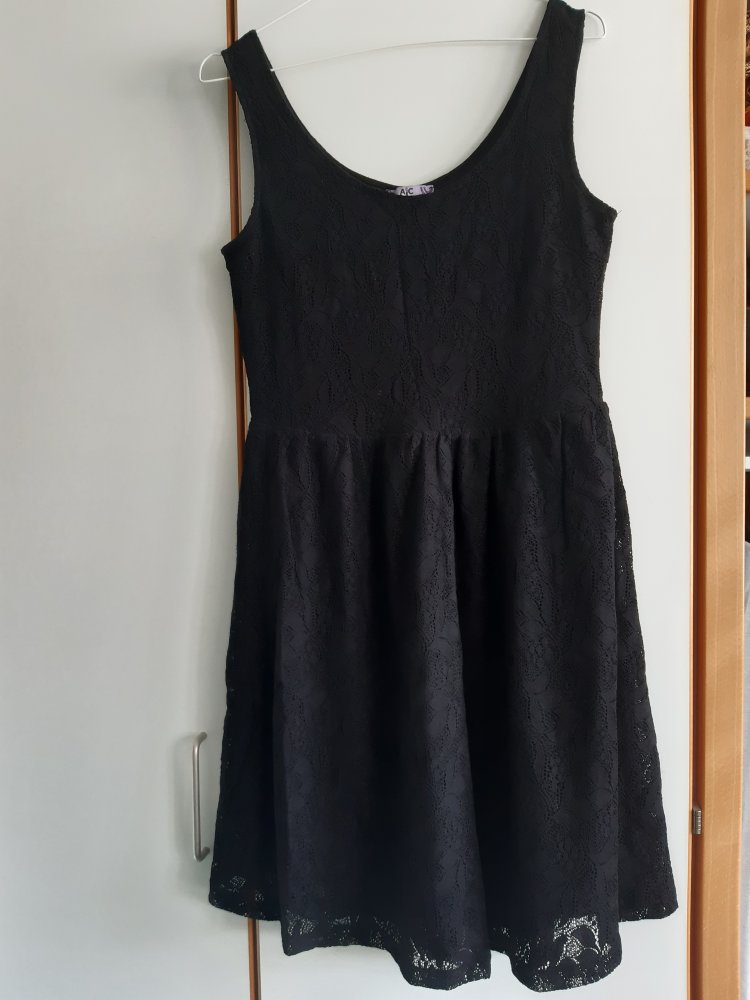 kleines Schwarzes Basic Kleid