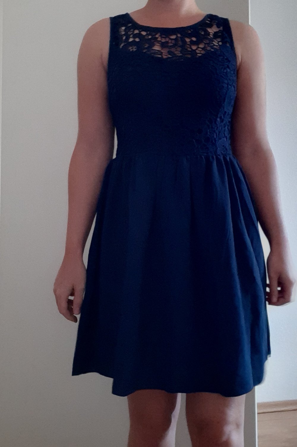 schickes Kleid mit Spitze