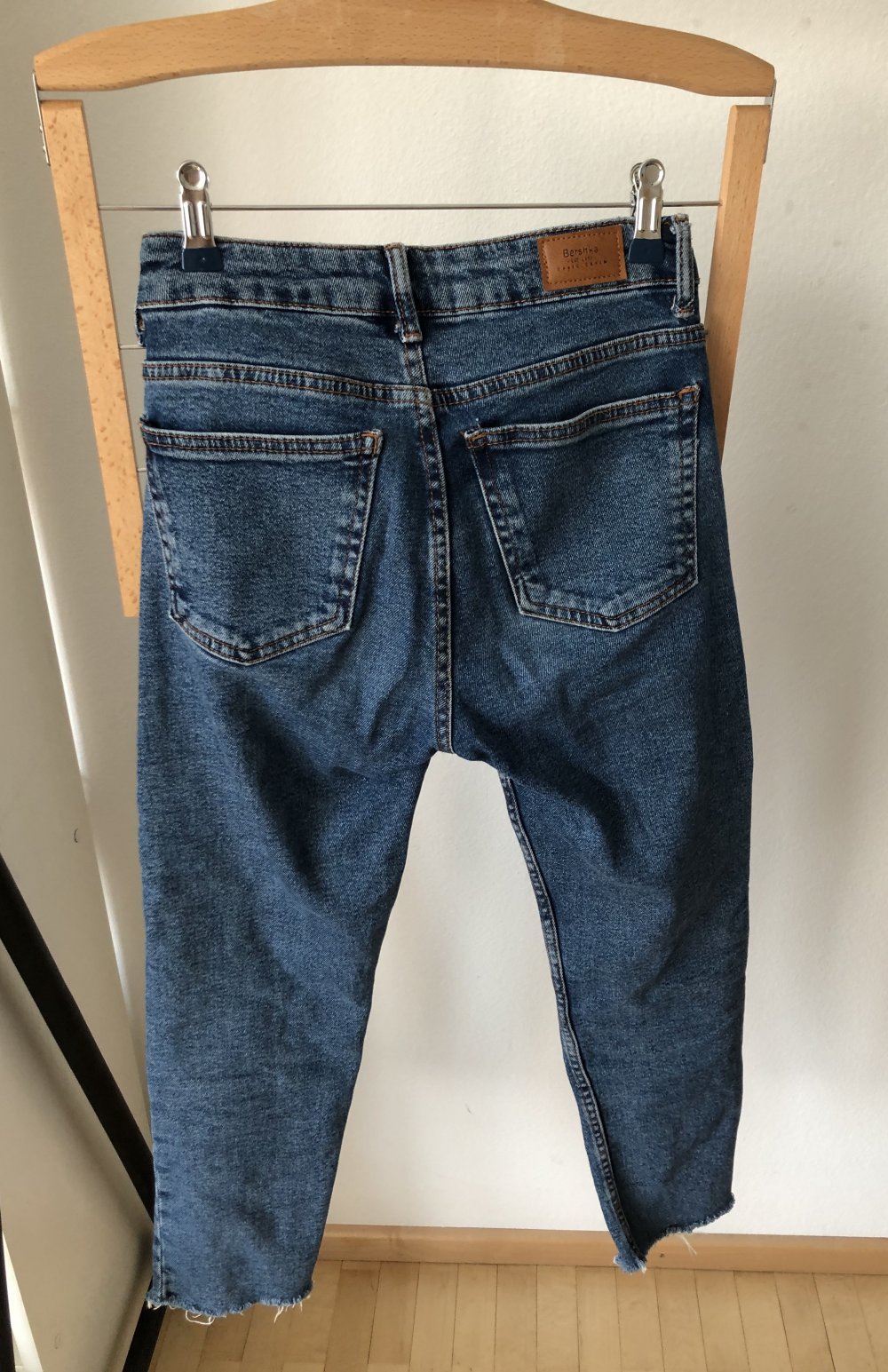 Bershka Straight Cropped Jeans