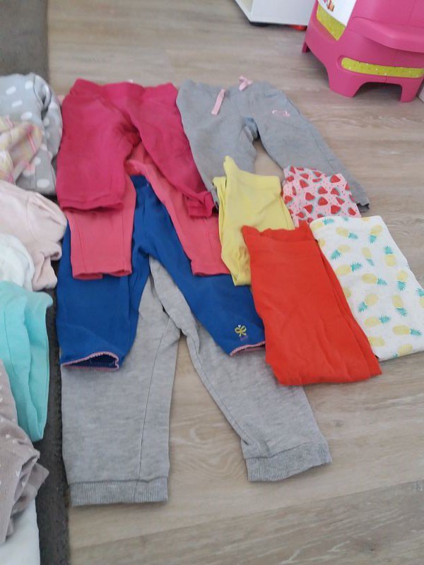 Mädchen-Bekleidungspaket in den Größen 86 und 86/92