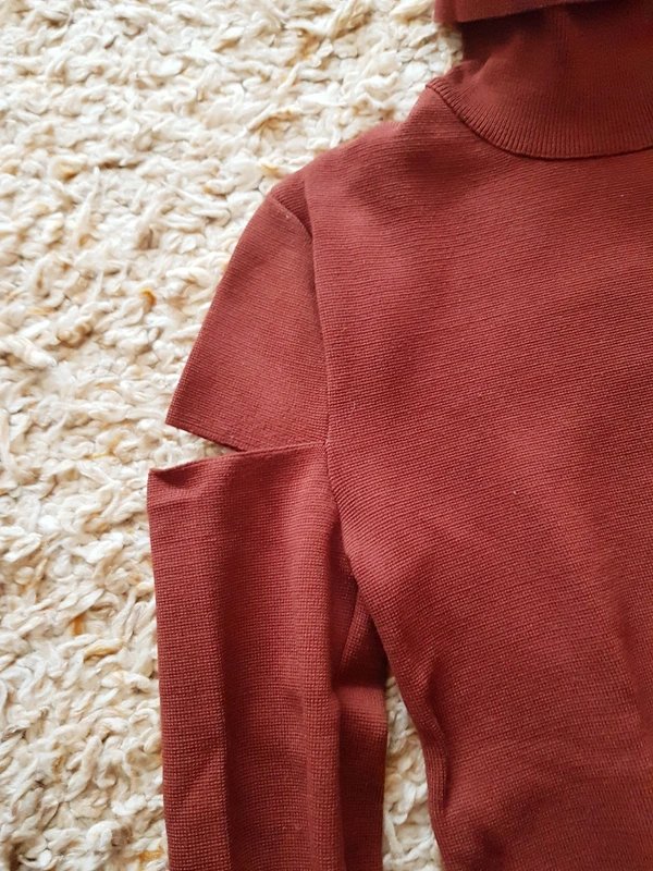 Zara Strickpullover Feinstrickullover mit Cutout Gr.S kastanienbraun
