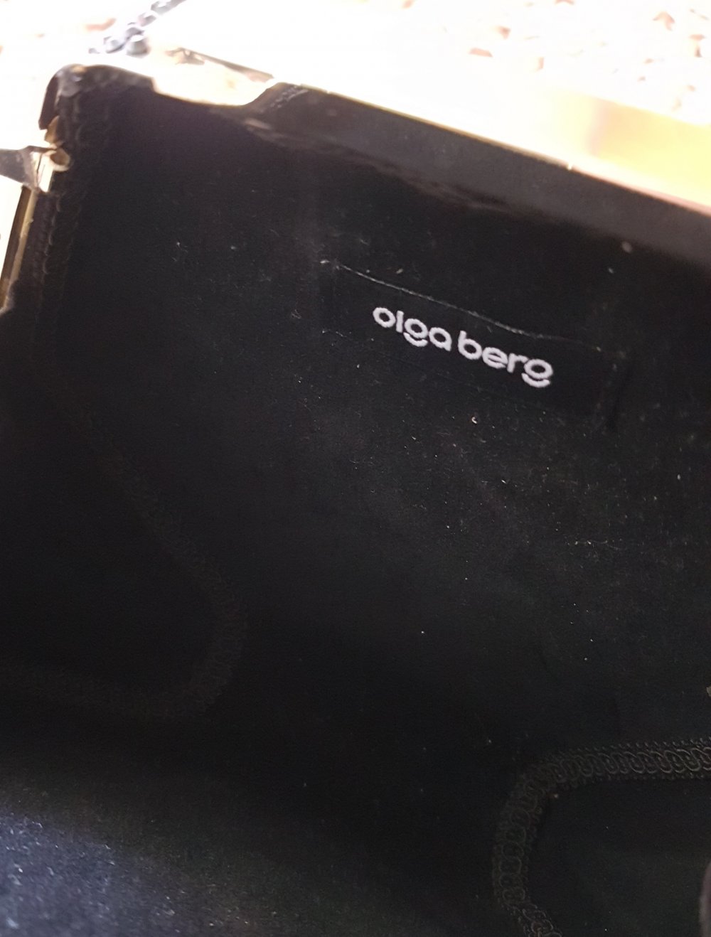 Olga Berg kleine schwarze Abendtasche elegant Glietzersteine