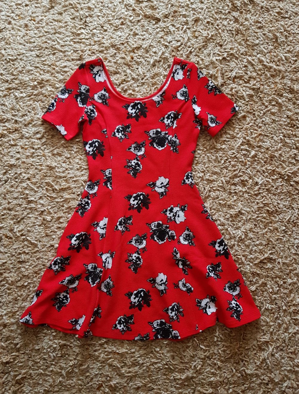 Rotes Sommerkleid mit  Blumen gemustert Gr.38