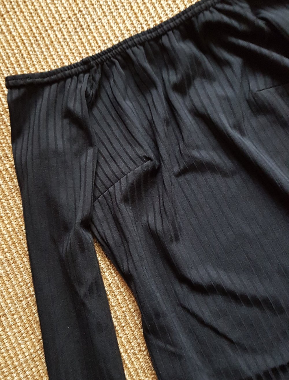 Geripptes Kleid mit Carmen Ausschnitt schwarz  Gr.S