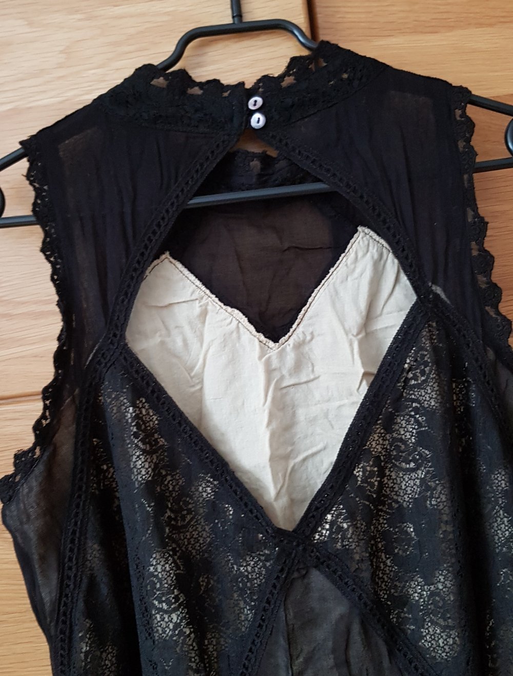 Free People Sommerkleid Stickereien Spitze Volannts Rückenausschnitt Baumwolle schwarz creme Gr.S