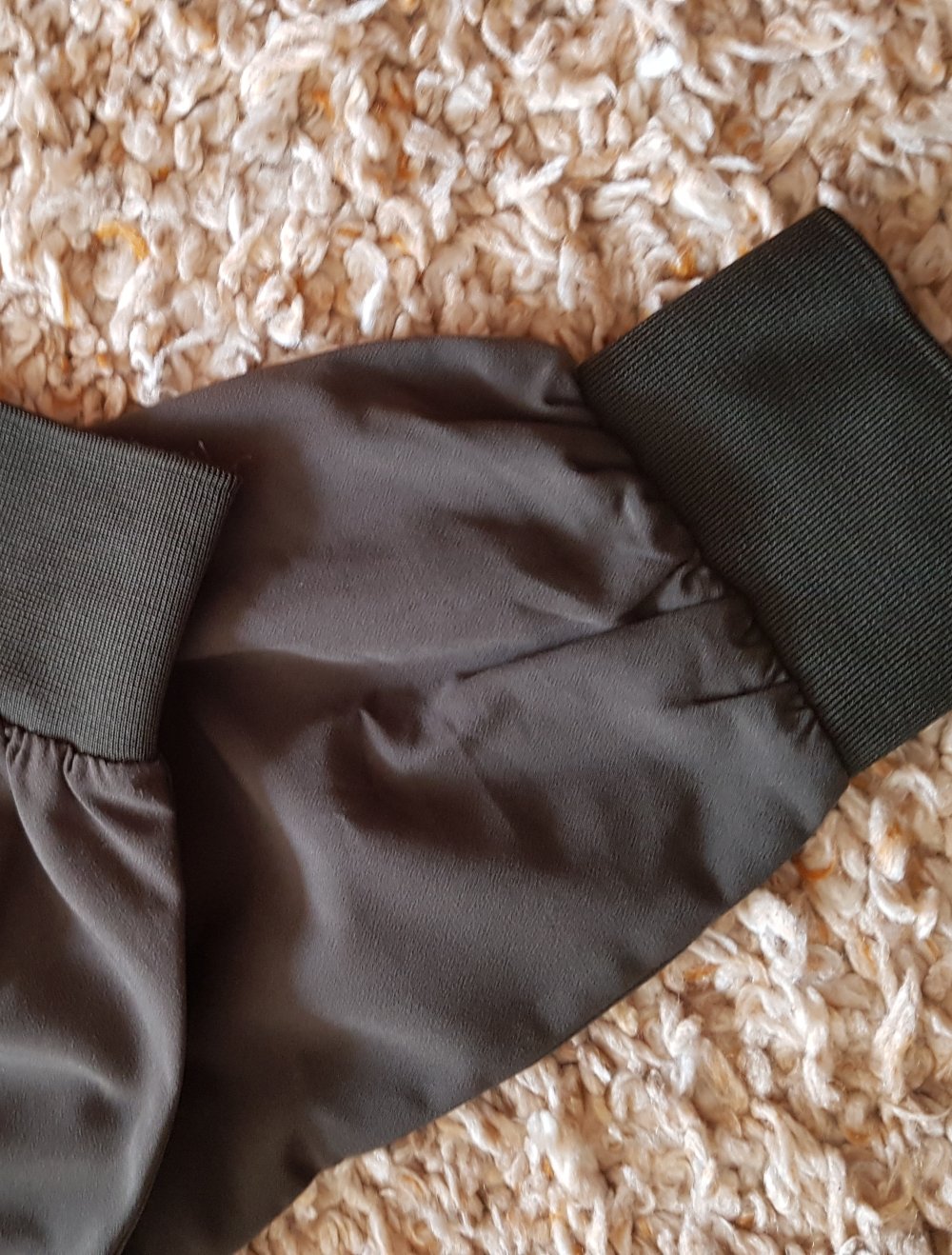 Zara Stoffhose Jogginghose Cargohose Gr.S khakigrün