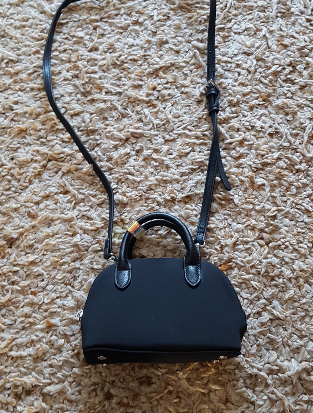 Neue kleine Tasche Umhängetasche mit lila Reißverschluss