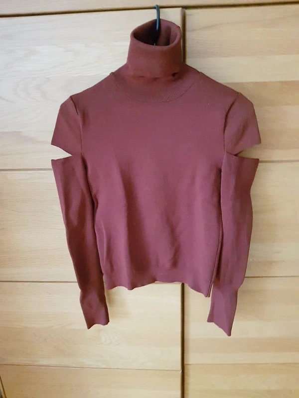 Zara Strickpullover Feinstrickullover mit Cutout Gr.S kastanienbraun