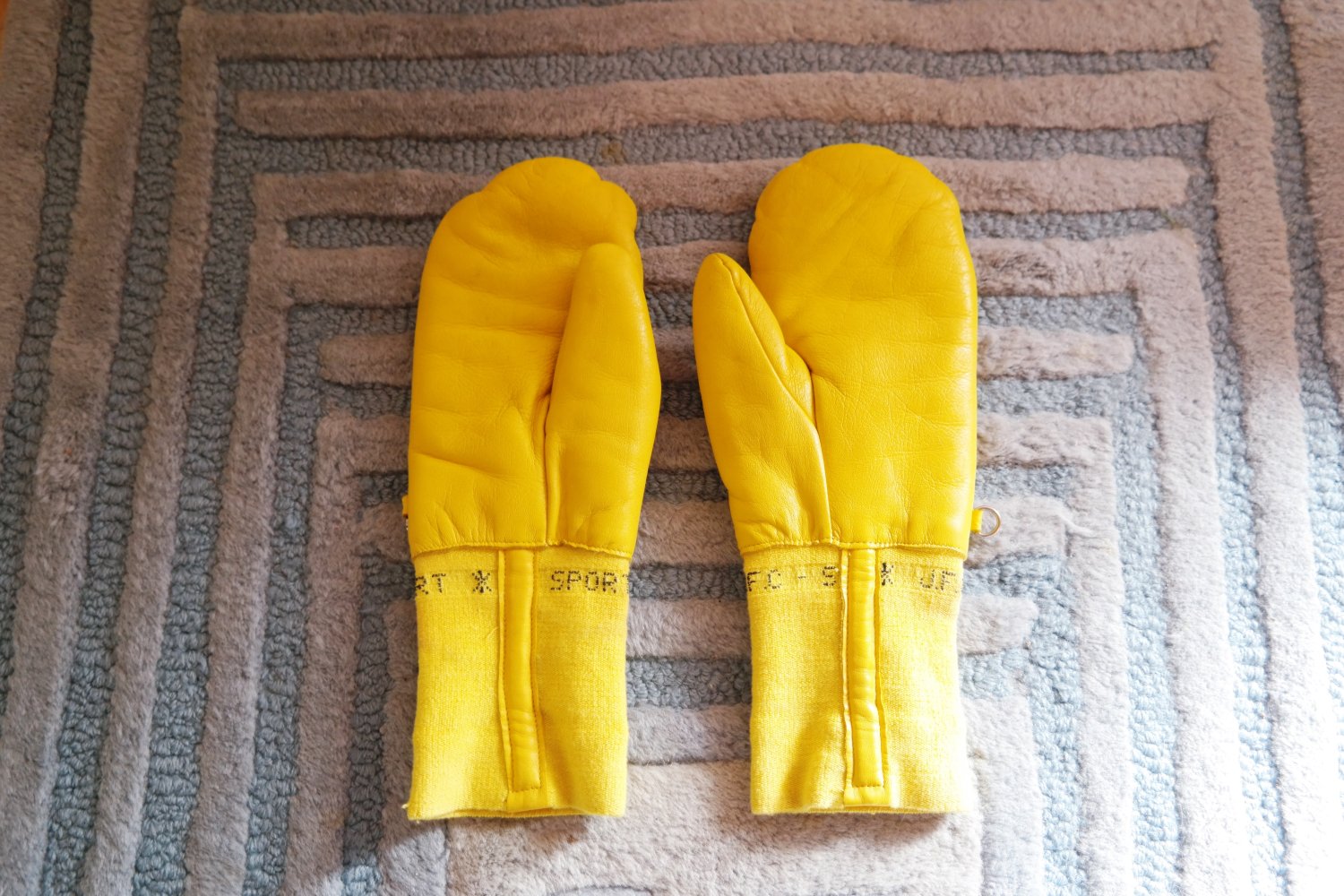 Vintage Handschuhe Fäustlinge gefüttert gelb sonnengelb 80er 90er Kitsch Ma