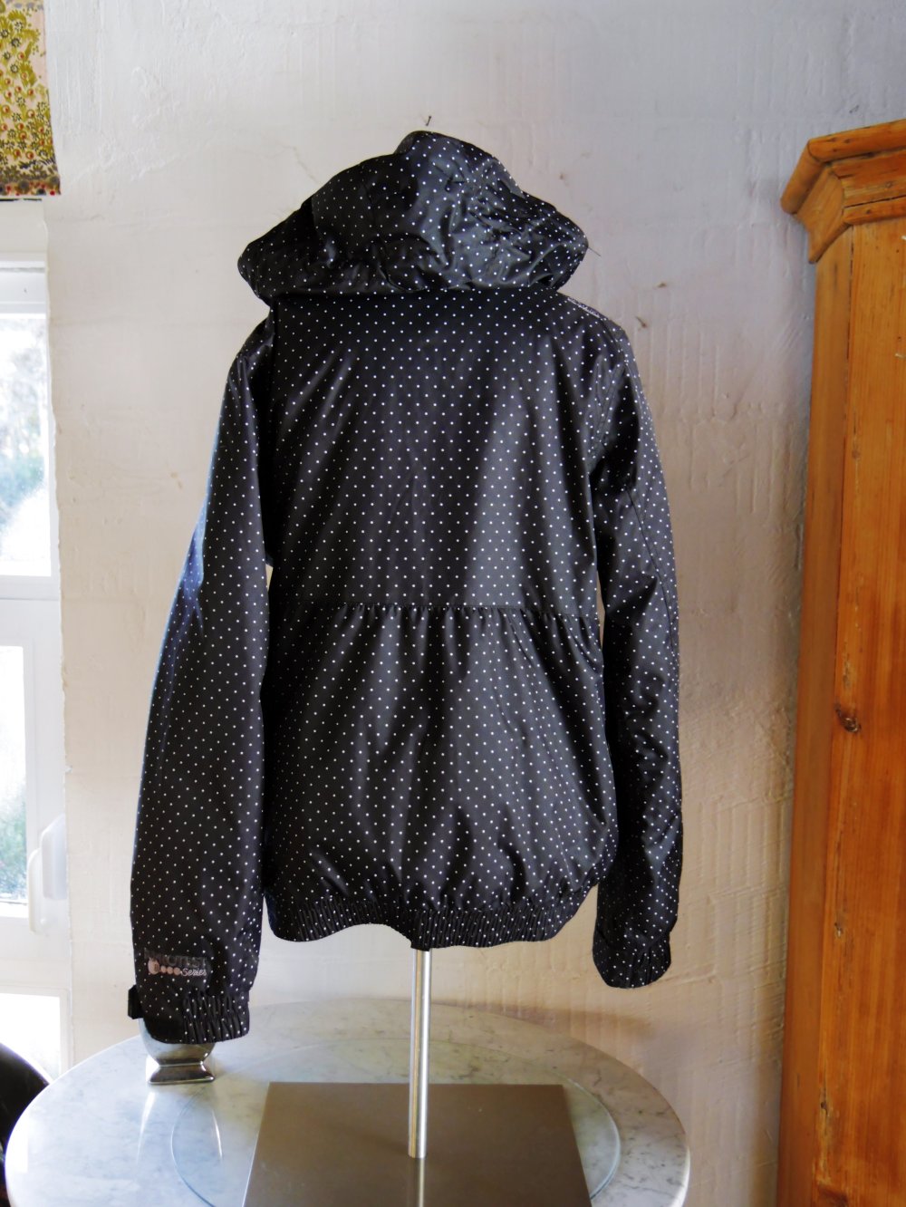 Protest Skijacke Winterjacke schwarz weiß Punkte gepunktet Kapuze L 40