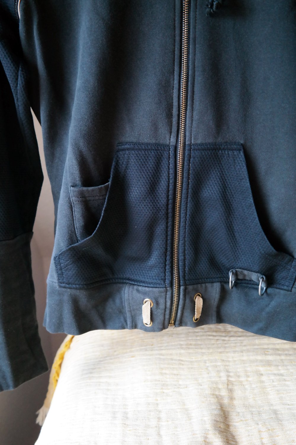 Assassins Creed Sweatjacke Pullover Kapuzenjacke schwarz Details M 38 Assassin's Creed