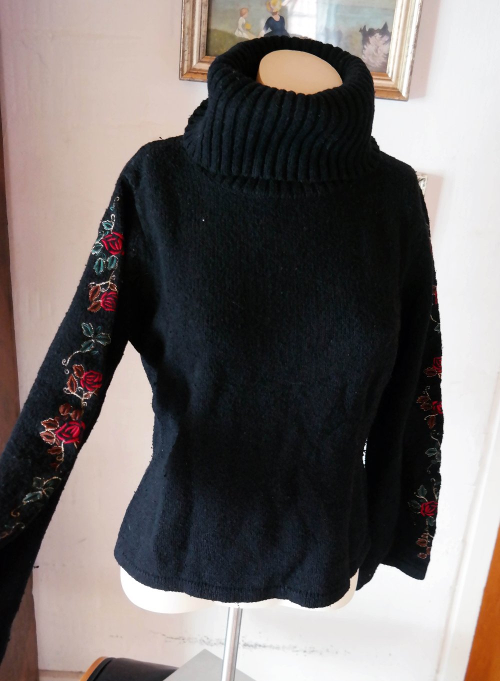 Wollpullover Pullover schwarz Rollkragen Wolle Blumen weite Ärmel Trompetenärmel bestickt M 38