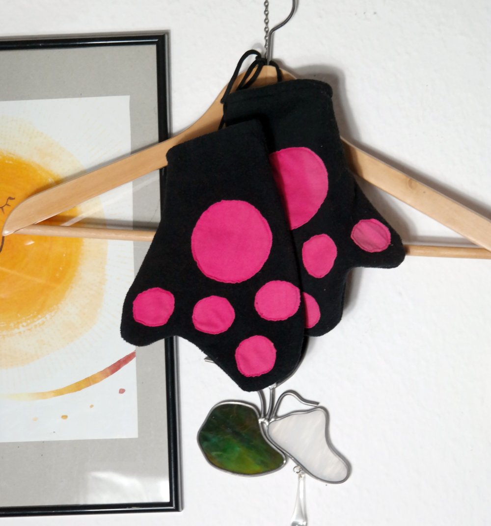 Handschuhe Handmade Pfoten Kitty Katzenpfoten schwarz rosa Fleece Fleecehandschuhe Kawaii Lolita Cosplay