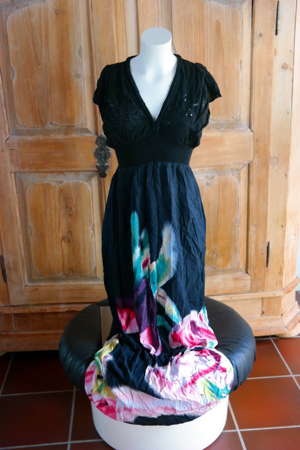 Desigual Maxikleid schwarz bunt Stickerei Blumen Hippie Ethno 36 S V-Ausschnitt