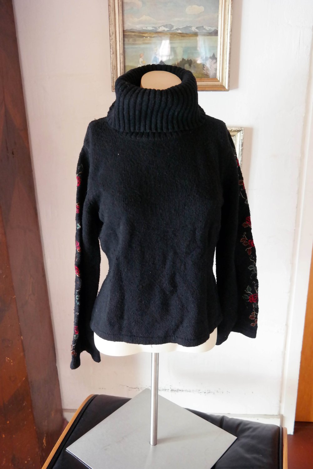 Wollpullover Pullover schwarz Rollkragen Wolle Blumen weite Ärmel Trompetenärmel bestickt M 38