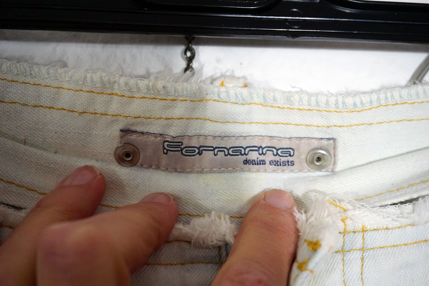Vintage 90er Fornarina Jeanshose Schlaghose weiß Batik Aufnäher Patches hellblau 29 M 38