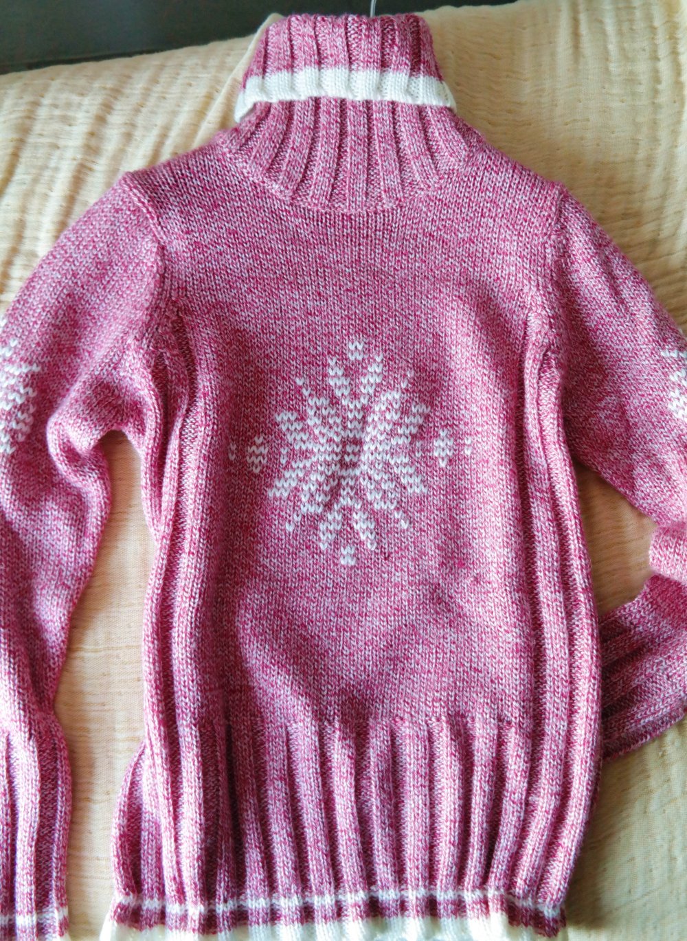 Wollpullover Strickpullover rosa Rollkragen Rollkragenpullover rosa weiß Schneeflocke 36 38 S M