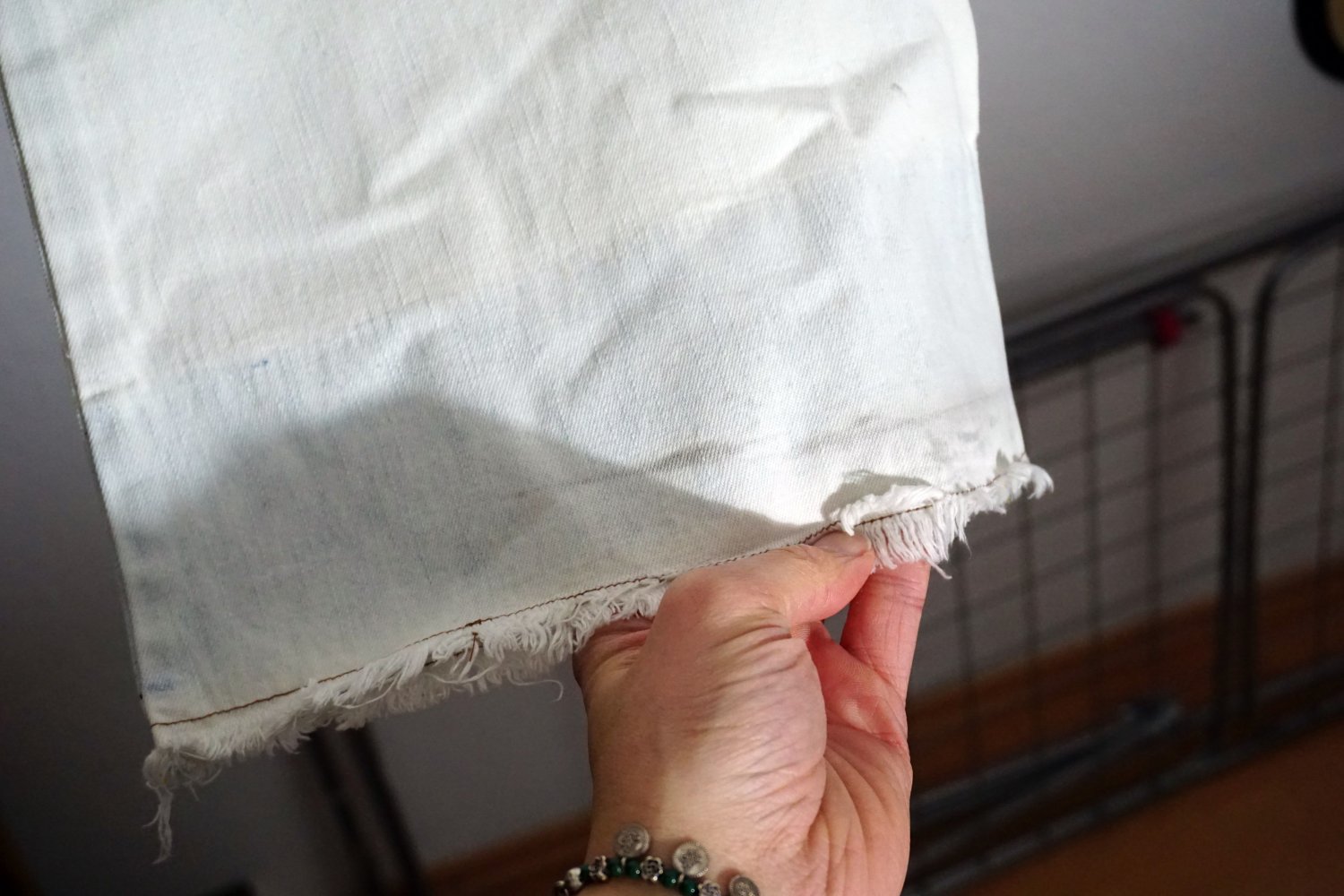 Vintage 90er Fornarina Jeanshose Schlaghose weiß Batik Aufnäher Patches hellblau 29 M 38