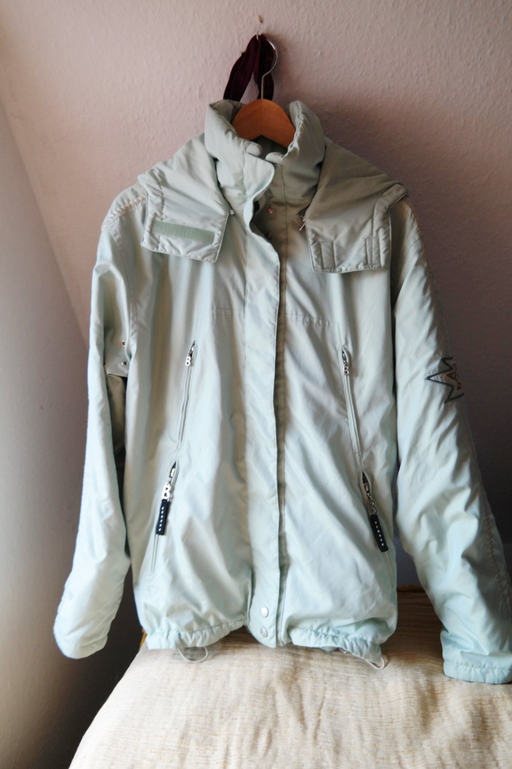 Bogner Sport Winterjacke Jacke Blouson mint hellblau Kapuze Ethno Ikat Stickerei bestickt XL L M 42 40 38