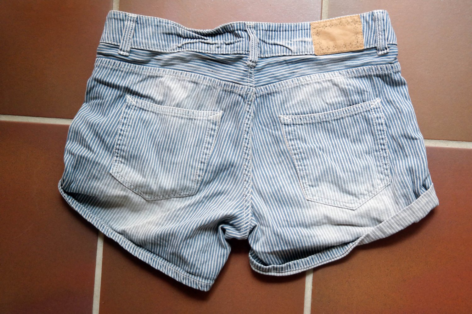 H&M Divided Jeansshorts Hotpants kurze Hose weiß blau Streifen gestreift 40 L