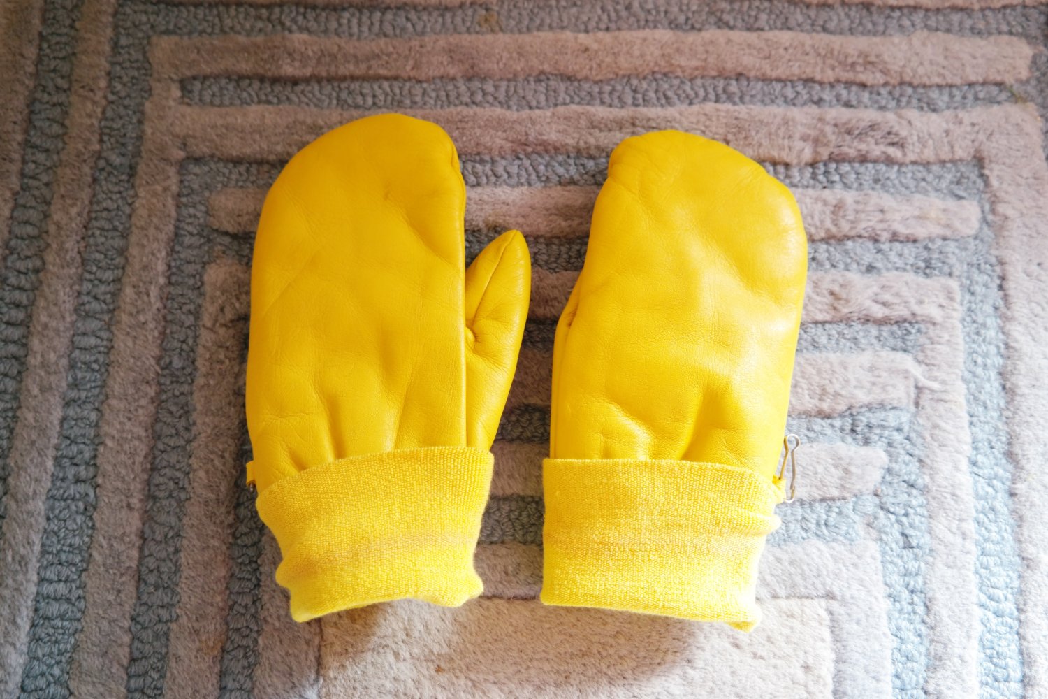 Vintage Handschuhe Fäustlinge gefüttert gelb sonnengelb 80er 90er Kitsch Ma