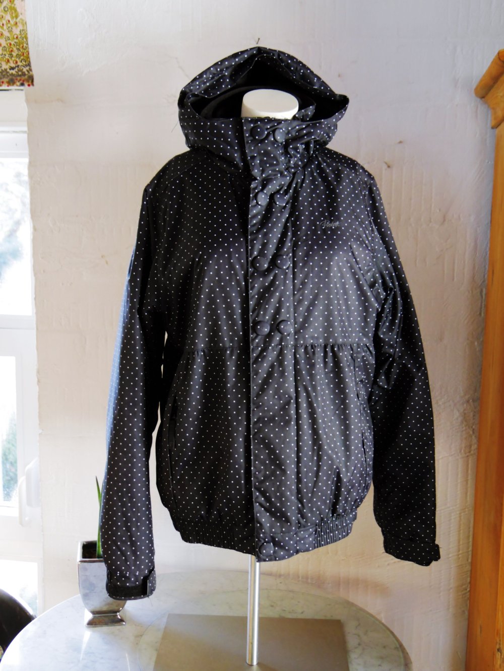 Protest Skijacke Winterjacke schwarz weiß Punkte gepunktet Kapuze L 40