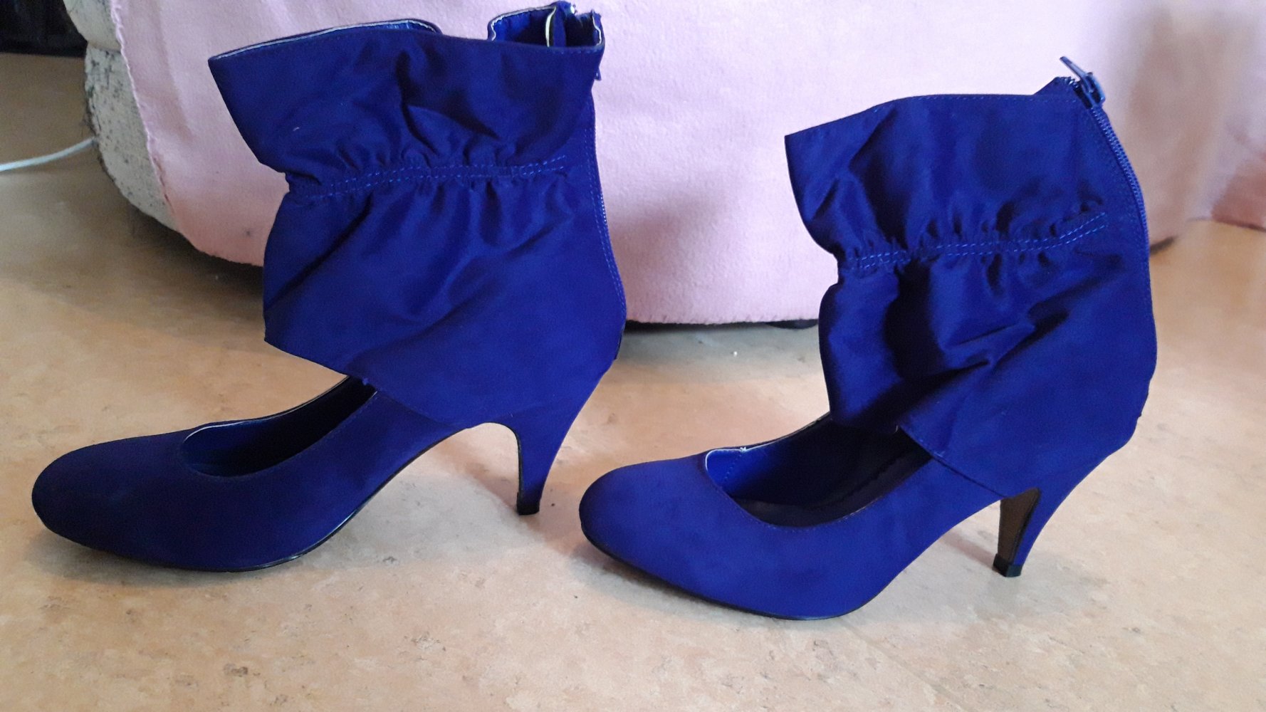 Samtige Pumps