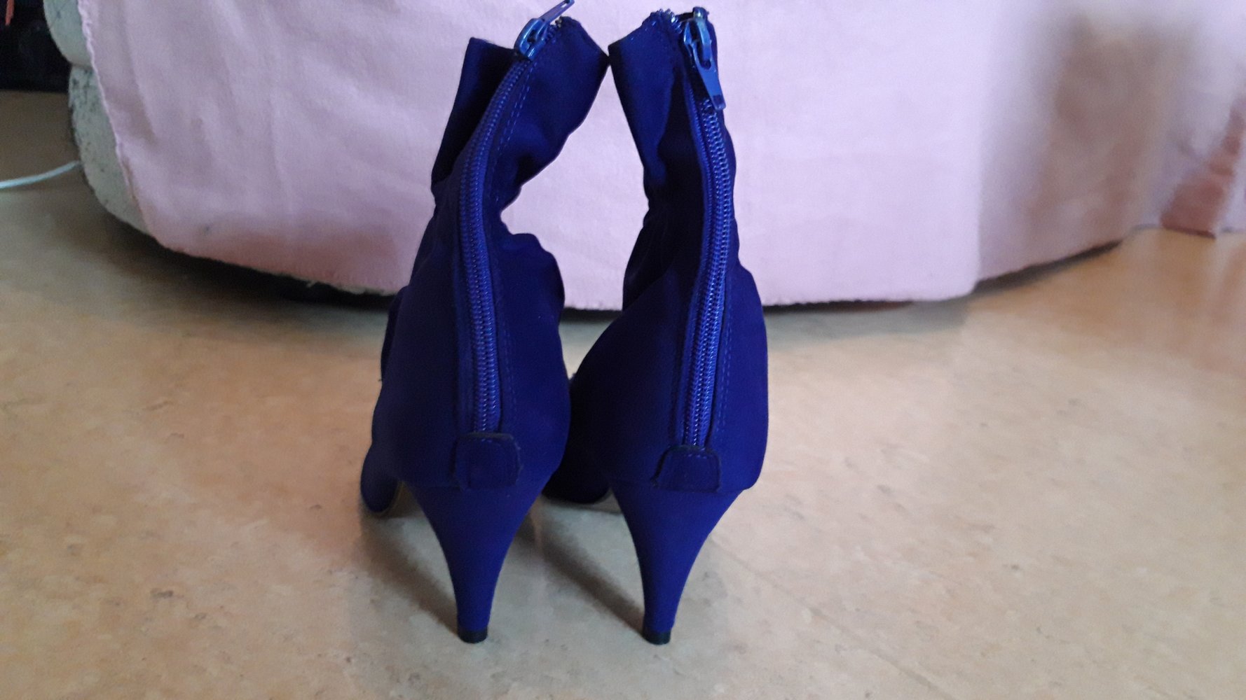 Samtige Pumps