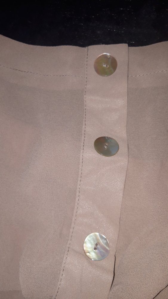 Durchsichtige Bluse mit Fake-Knopfleiste am Rücken