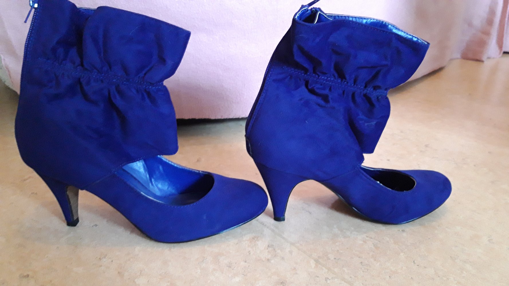 Samtige Pumps