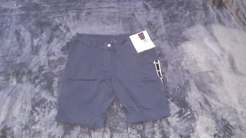 Blaue Bermudas